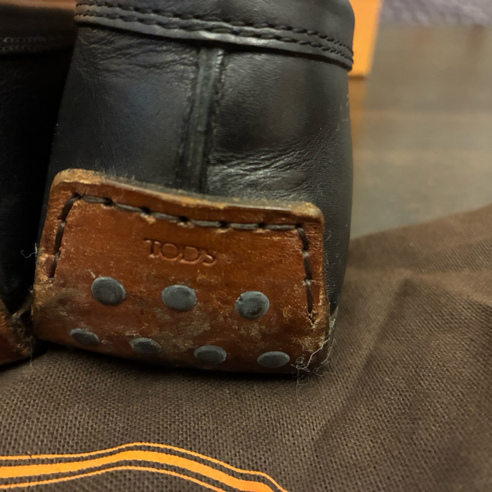 Tod's Classic Black Leather Driving Loafers Moccasins w silver accents. Size 37. - Picture 2 of 16